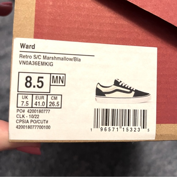 SOLD NIB MENS VANS - Picture 3 of 3